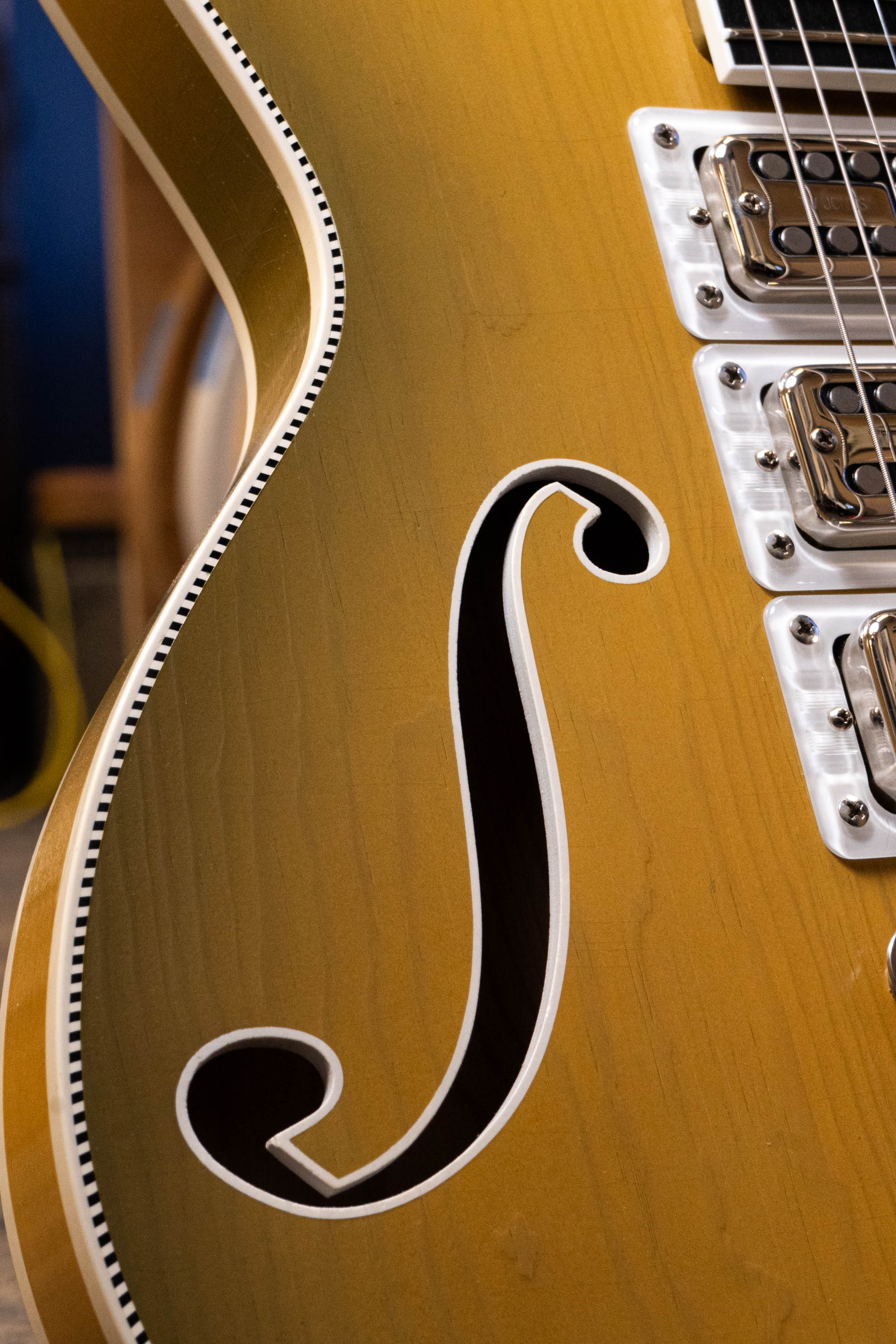MIRIS J - Royal Olive Burst | Signature (2 of 4) - Image 3