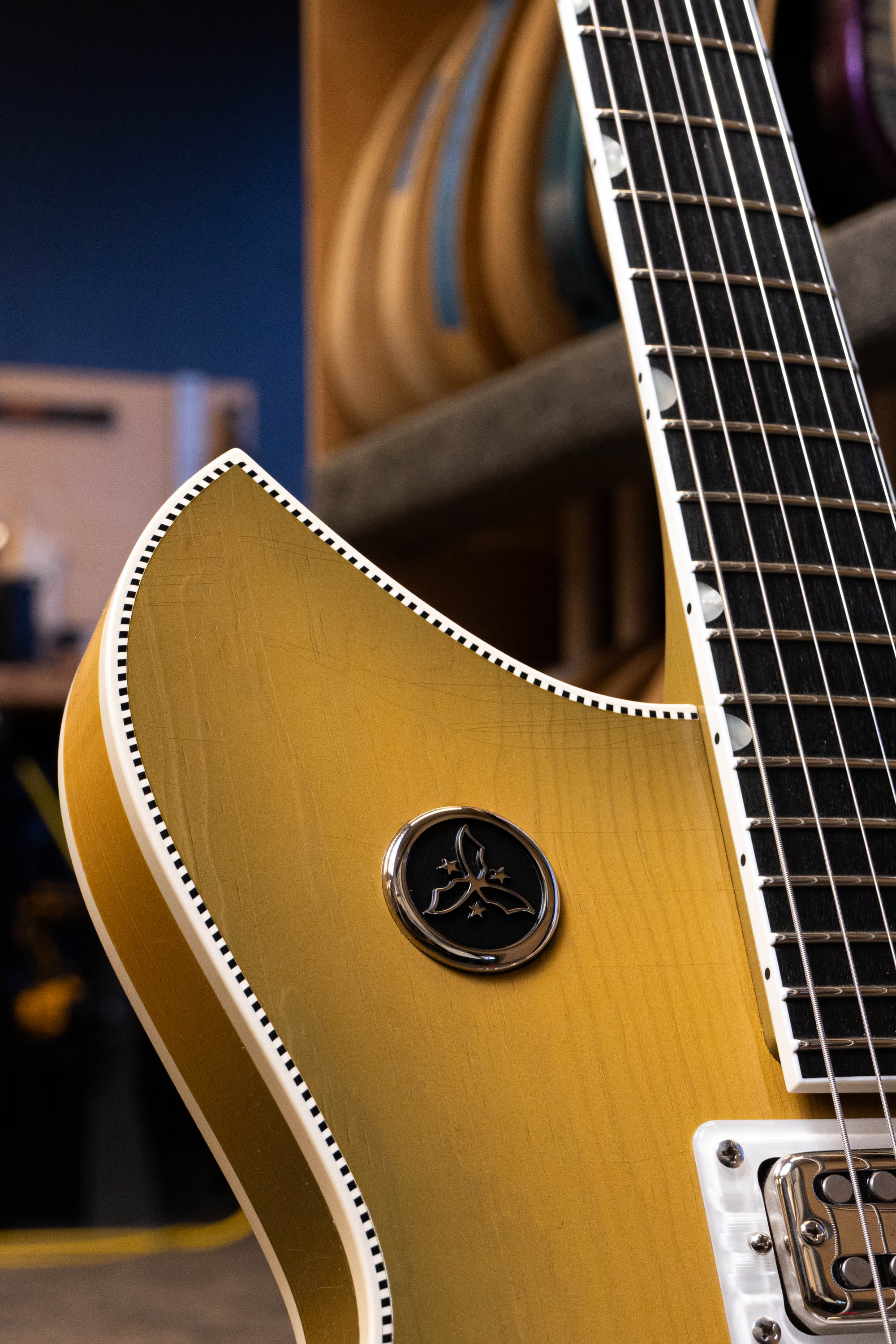 MIRIS J - Royal Olive Burst | Signature (2 of 4) - Image 4