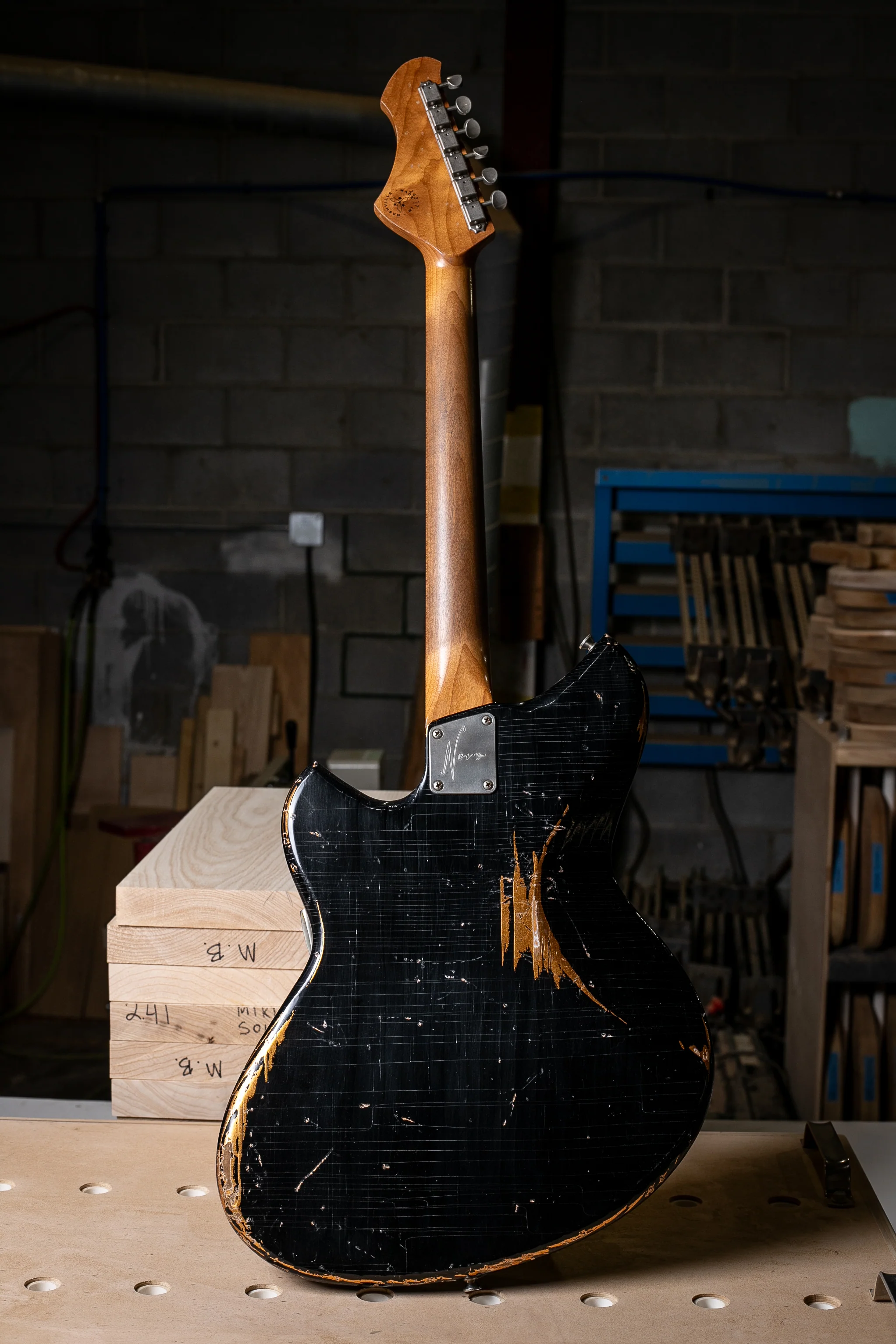 Novo Serus J in Bull Black over Aztec Gold - Image 3