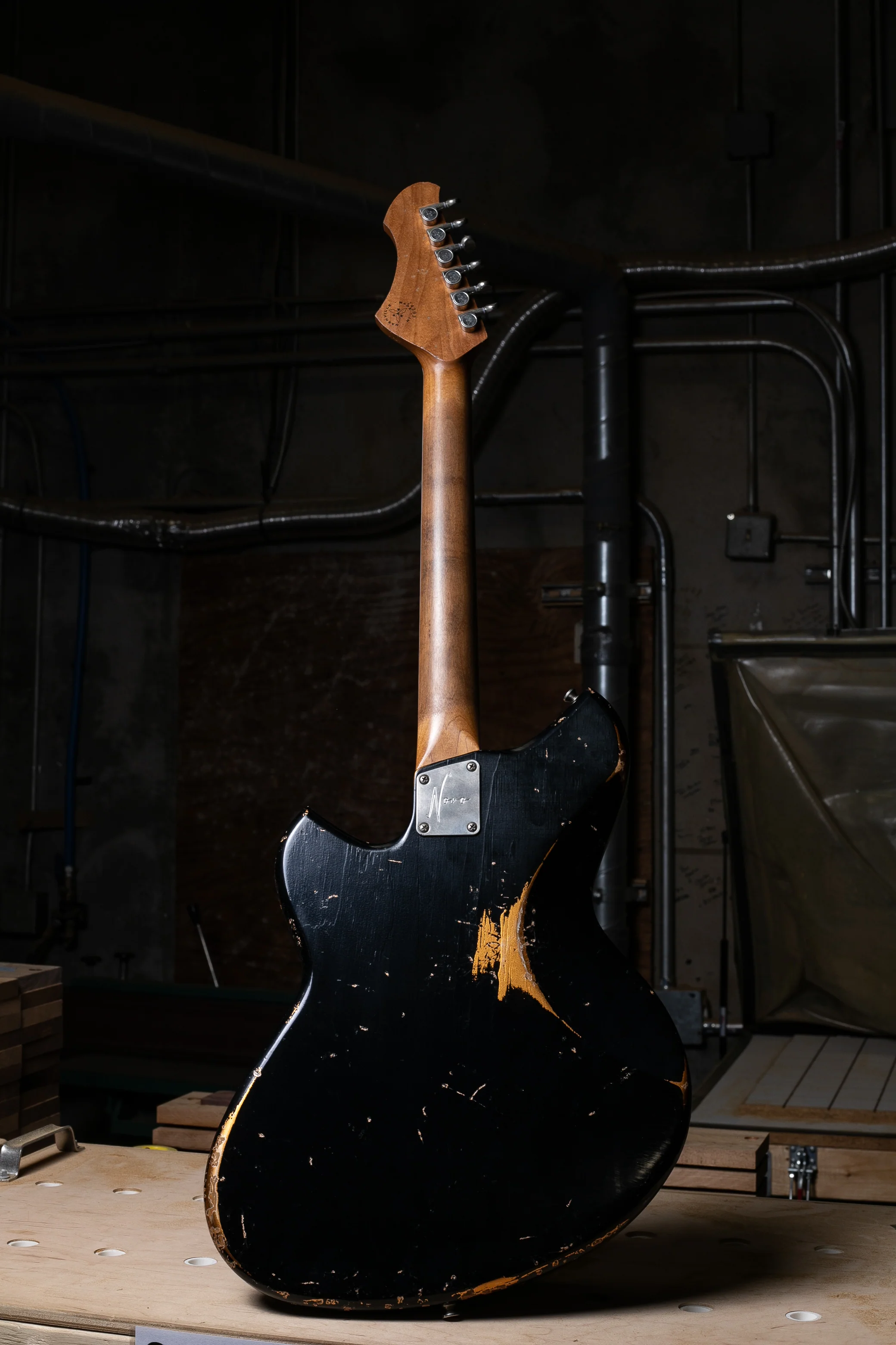 Novo Serus P2 in Bull Black over Aztec Gold - Image 3