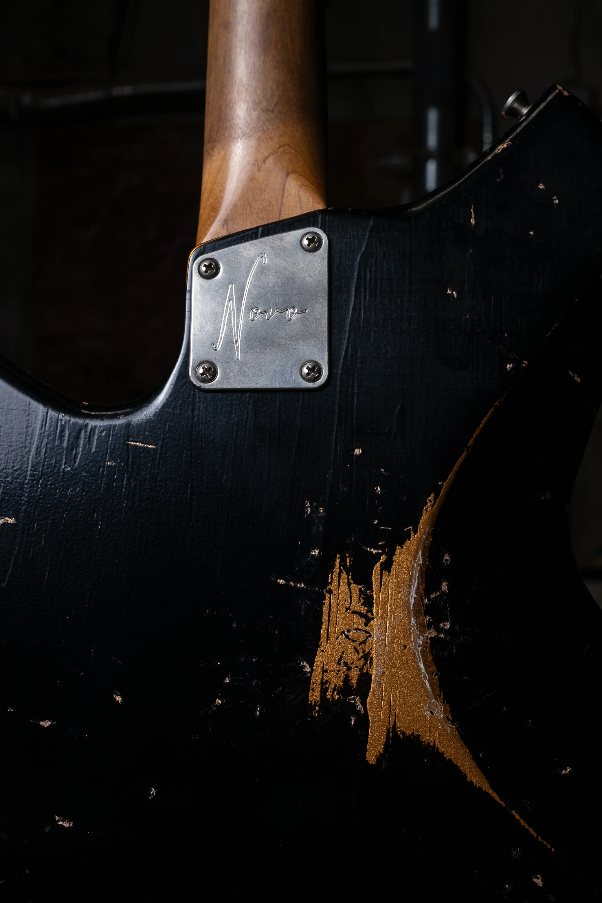 Novo Serus P2 in Bull Black over Aztec Gold - Image 4