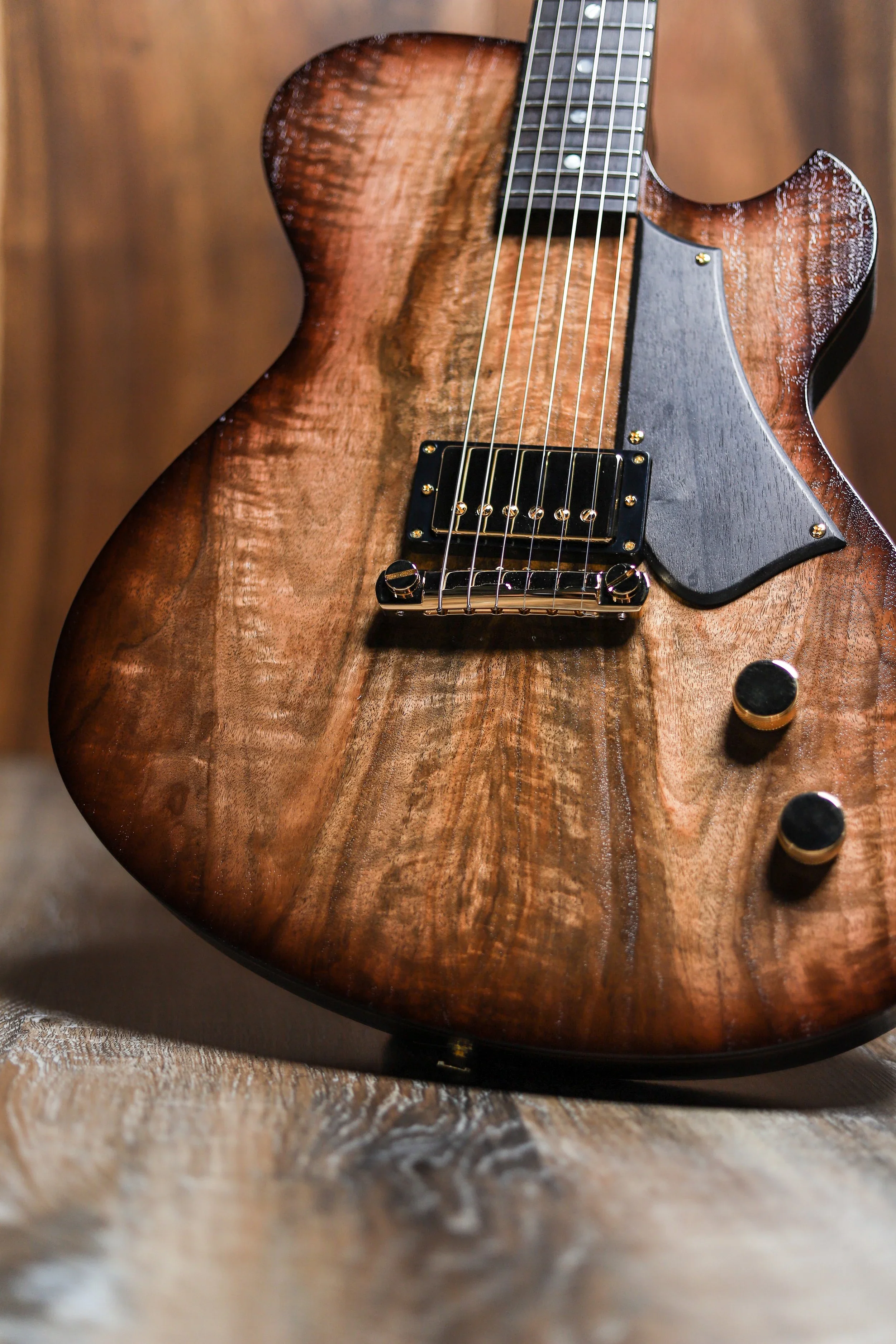 Signature SOLUS H1 - Tobacco Burst - Image 3