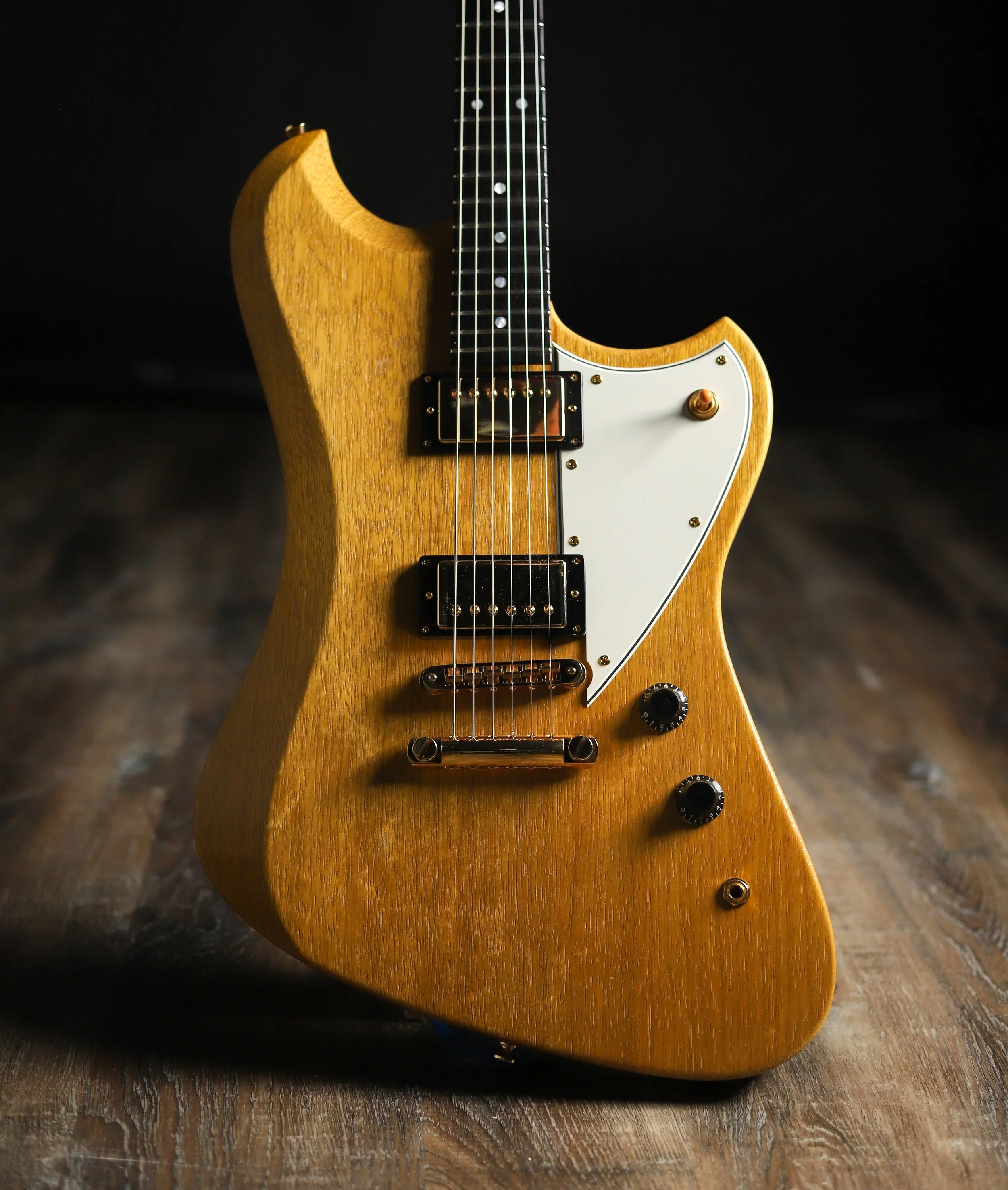Signature VOLTUR DLX - Korina (6 of 6)