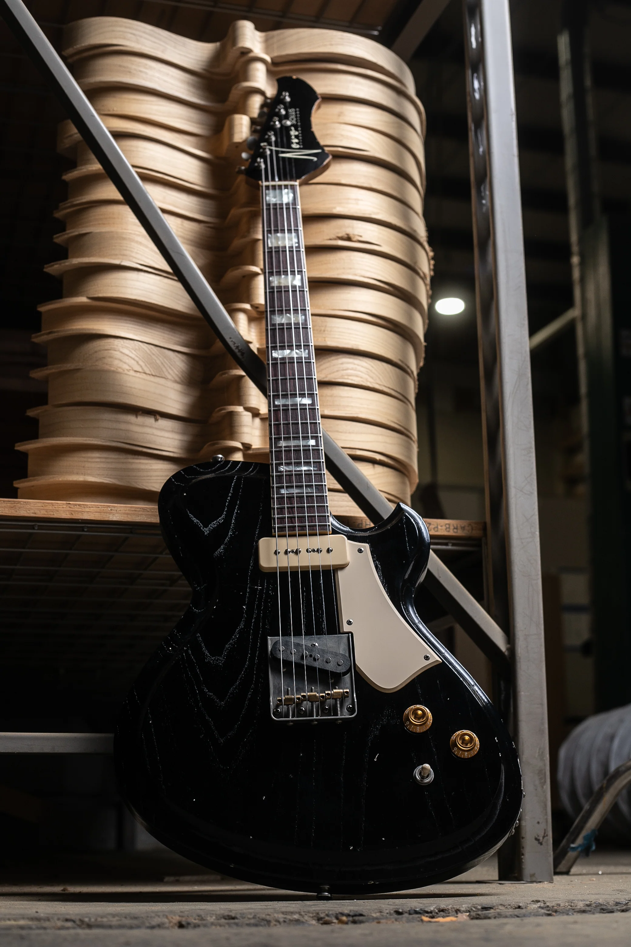 Novo Solus F2 in Bull Black - Image 2
