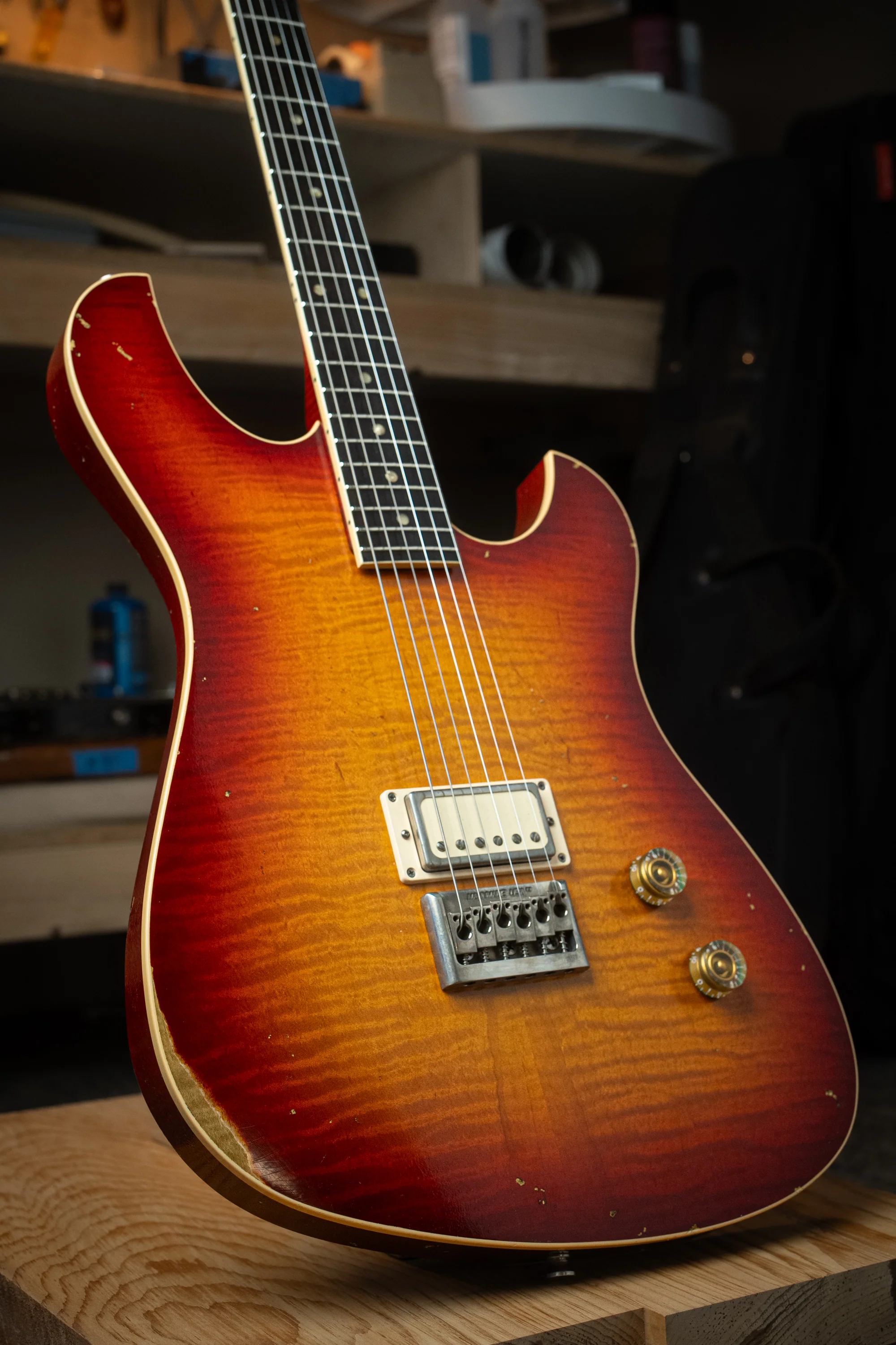 Signature IDRIS H1 - Faded Cherry Burst | NAMM 26 - Image 2
